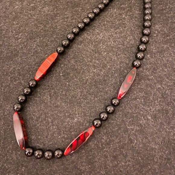 Two wooden pendant and beads statement necklaces with matching earrings - Picture 9 of 9